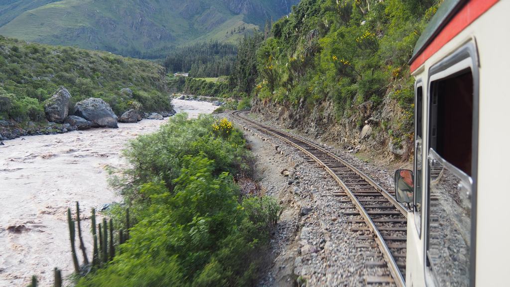 Inca Rail Perú. Cómo ir en tren desde Ollantaytambo a Machu Picchu ...
